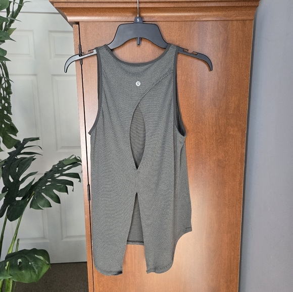 Lululemon Tank In Green - Picture 2 of 5